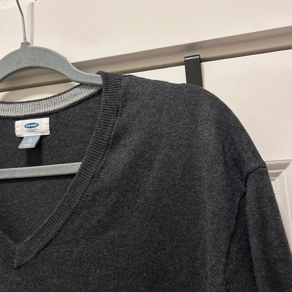 Old Navy Charcoal Gray V-Neck Sweater - Picture 4 of 15